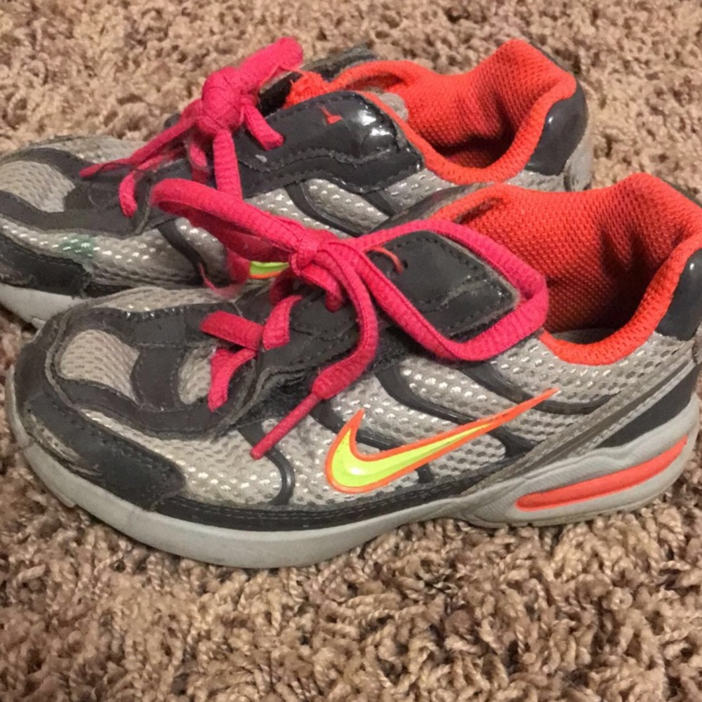 Nike tennis shoes